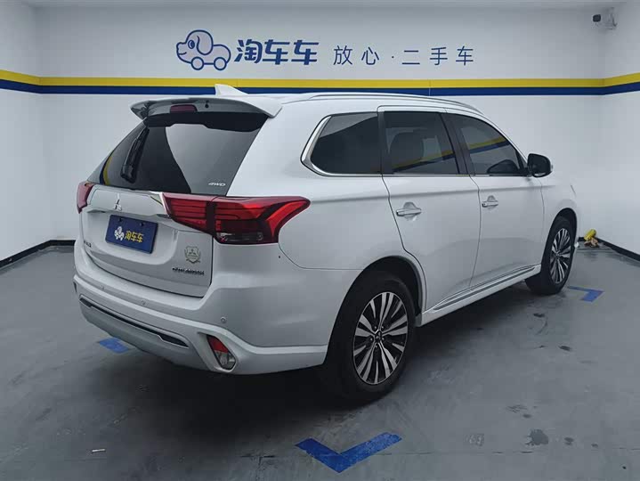 Mitsubishi Outlander 2021 2021款 2.4L 四驱致享版 7座