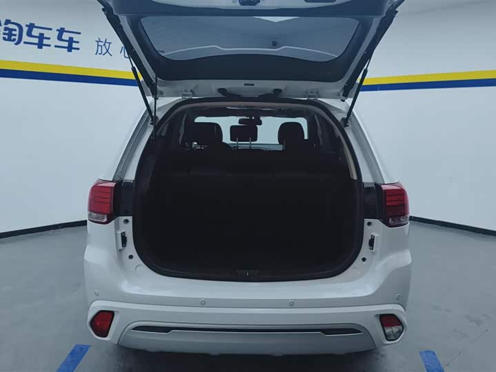 Mitsubishi Outlander 2021 2021款 2.4L 四驱致享版 7座