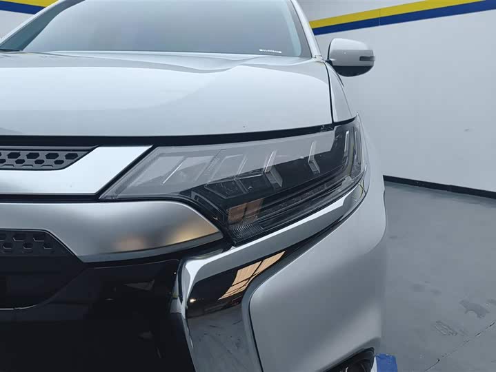Mitsubishi Outlander 2021 2021款 2.4L 四驱致享版 7座