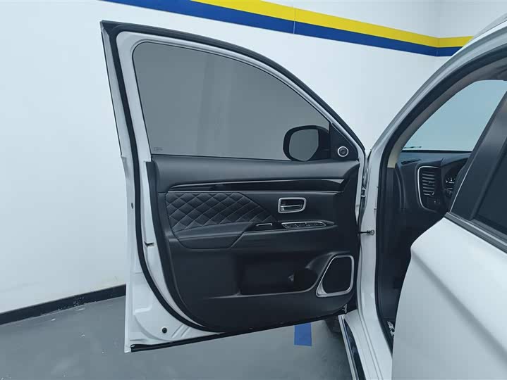 Mitsubishi Outlander 2021 2021款 2.4L 四驱致享版 7座