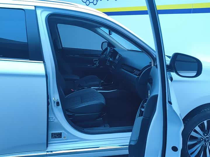 Mitsubishi Outlander 2021 2021款 2.4L 四驱致享版 7座