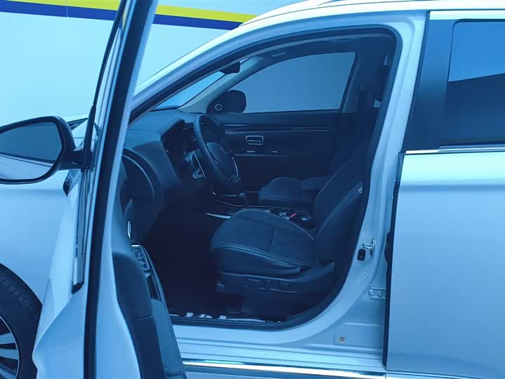 Mitsubishi Outlander 2021 2021款 2.4L 四驱致享版 7座