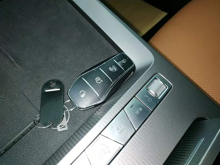 BYD Han L 2025 2025款 DM-p 四驱激光雷达旗舰型