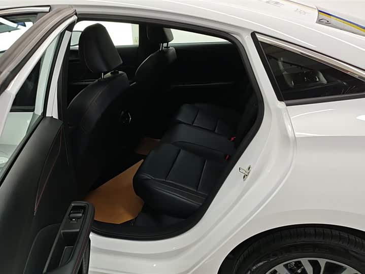 MG Motor 5 2025 2025款 180DVVT 全球豪华版