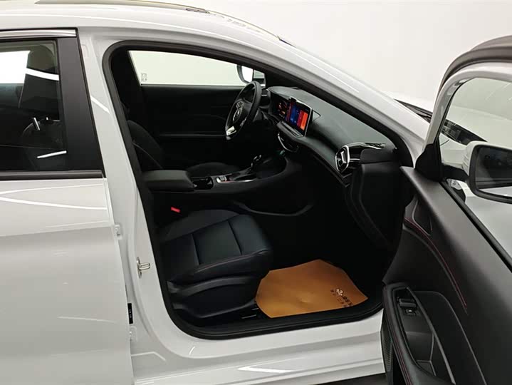 MG Motor 5 2025 2025款 180DVVT 全球豪华版