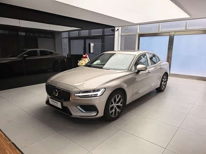 Volvo S60 2025 2025款 B4 智逸豪华版