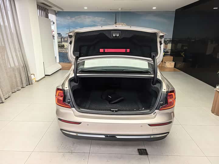 Volvo S60 2025 2025款 B4 智逸豪华版