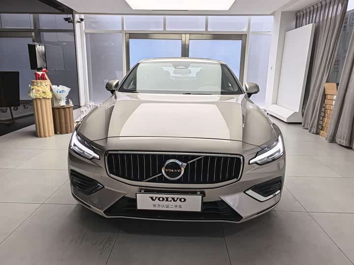 Volvo S60 2025 2025款 B4 智逸豪华版
