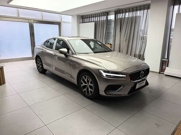 Volvo S60 2025 2025款 B4 智逸豪华版