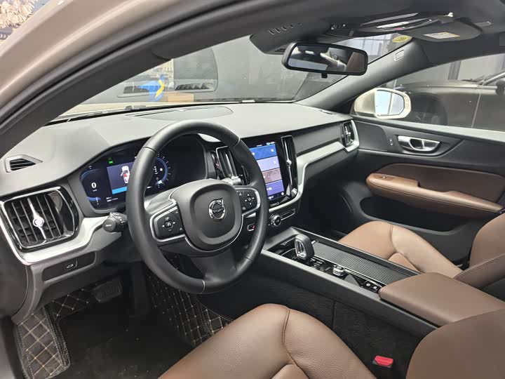 Volvo S60 2025 2025款 B4 智逸豪华版