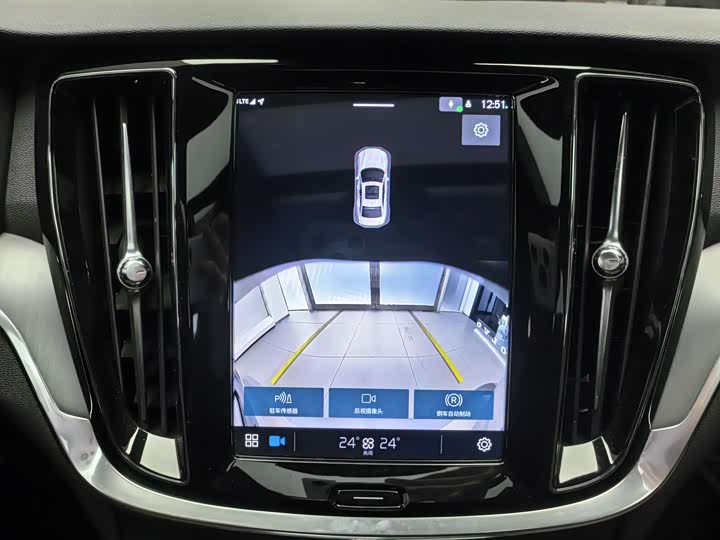 Volvo S60 2025 2025款 B4 智逸豪华版