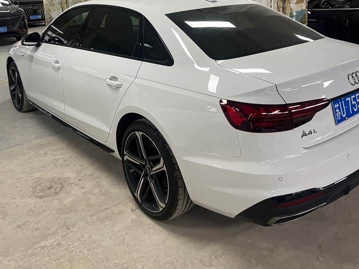 Audi A4L 2025 2025款 200万辆悦享版 40 TFSI 豪华动感型