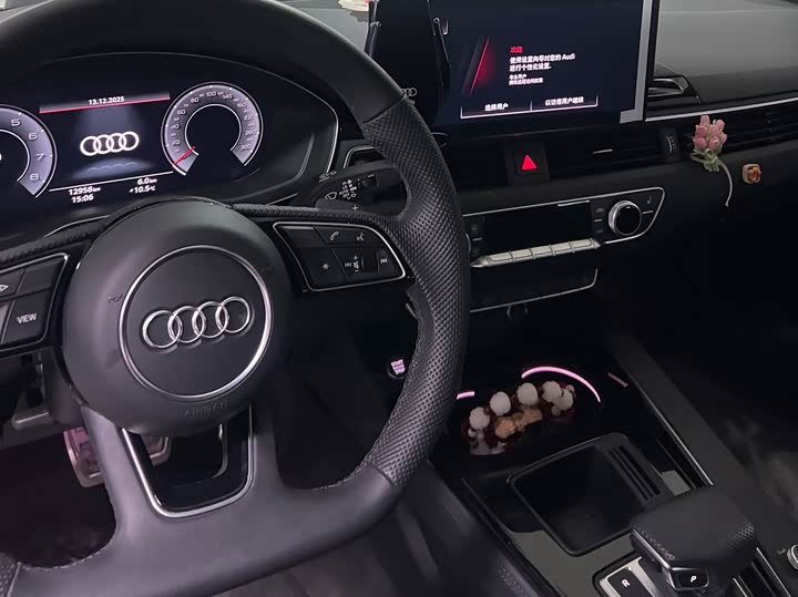 Audi A4L 2025 2025款 200万辆悦享版 40 TFSI 豪华动感型