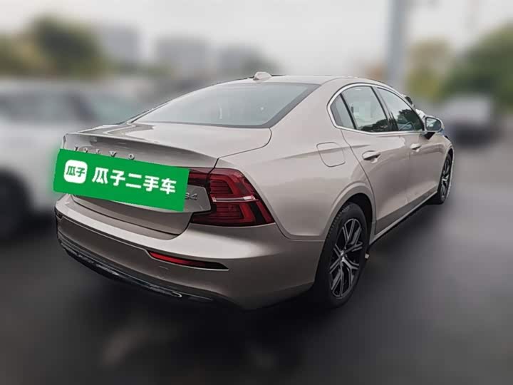 Volvo S60 2025 2025款 B4 智逸豪华版