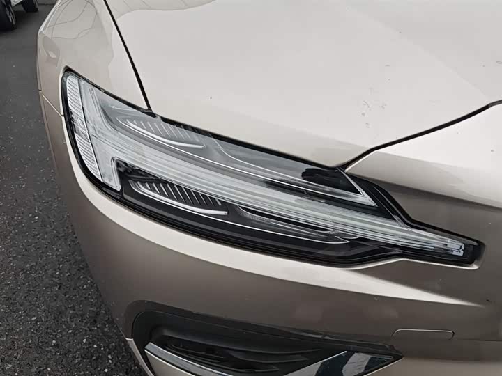 Volvo S60 2025 2025款 B4 智逸豪华版