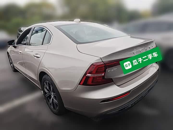 Volvo S60 2025 2025款 B4 智逸豪华版