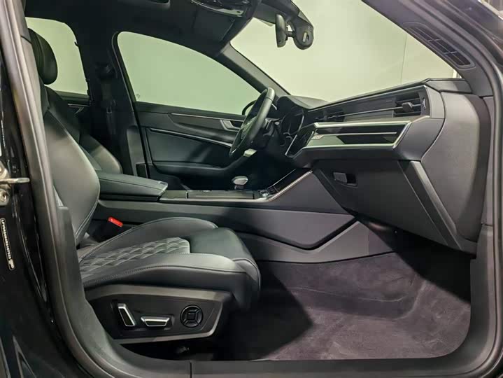 Audi A6L 2025 2025款 45 TFSI quattro 臻选动感型