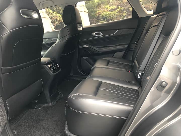 Changan UNI-K 2023 2023款 2.0T 两驱悦尚型