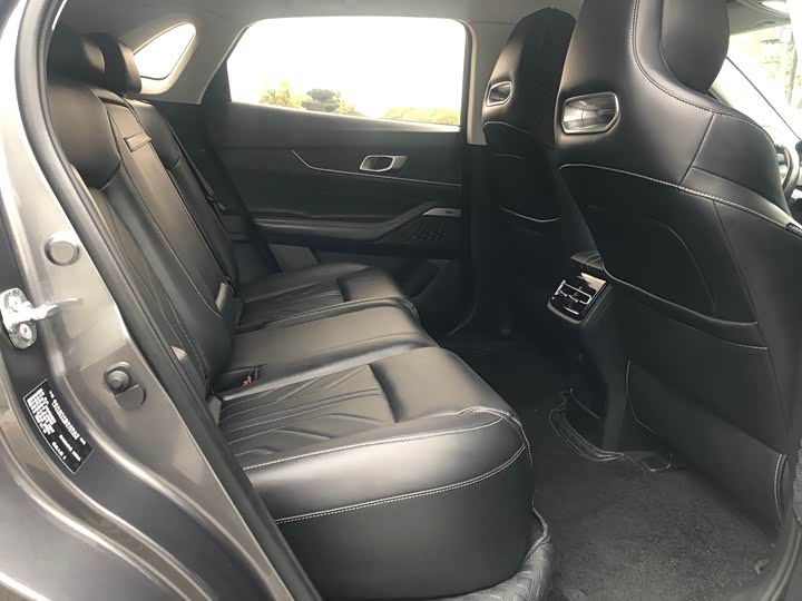 Changan UNI-K 2023 2023款 2.0T 两驱悦尚型