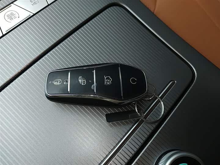 BYD Han L 2025 2025款 DM-p 四驱激光雷达旗舰型