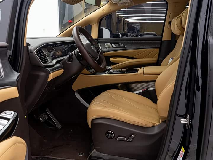 Denza D9 2025 2025款 DM-i 智驾版 1020 四驱尊享型