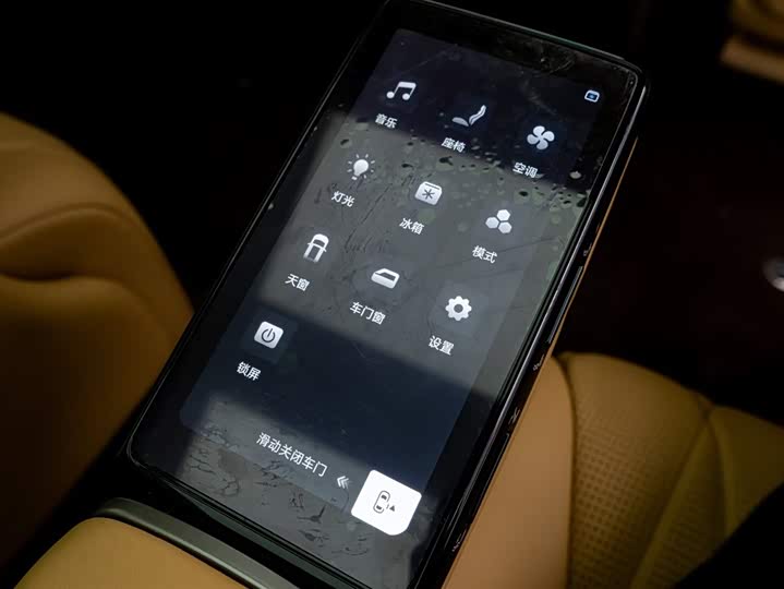 Denza D9 2025 2025款 DM-i 智驾版 1020 四驱尊享型