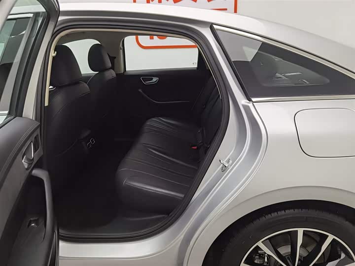 Roewe D7 2025 2025款 DMH 125km 世界冠军卓越版