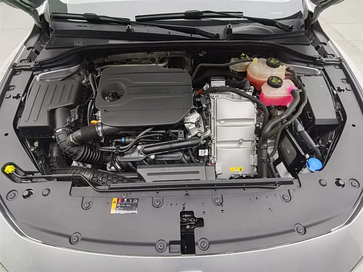 Roewe D7 2025 2025款 DMH 125km 世界冠军卓越版