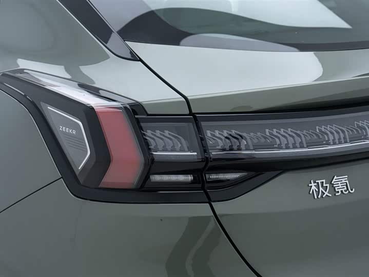 Zeekr 001 2025 2025款 WE版 100kWh 后驱