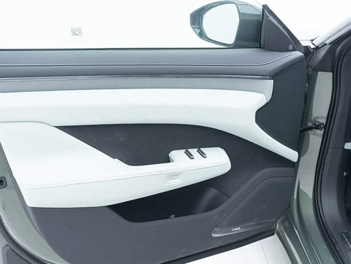 Zeekr 001 2025 2025款 WE版 100kWh 后驱