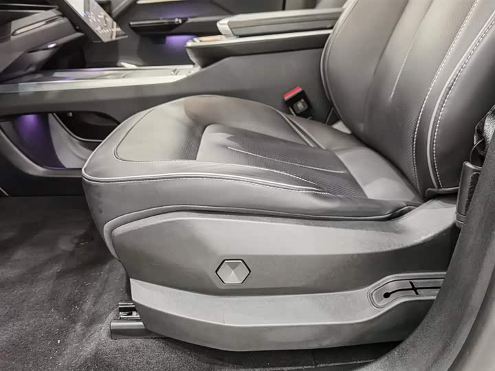 HiPhi Y 2023 2023款 560km 先锋版