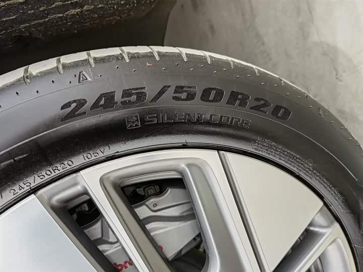 HiPhi Y 2023 2023款 560km 先锋版