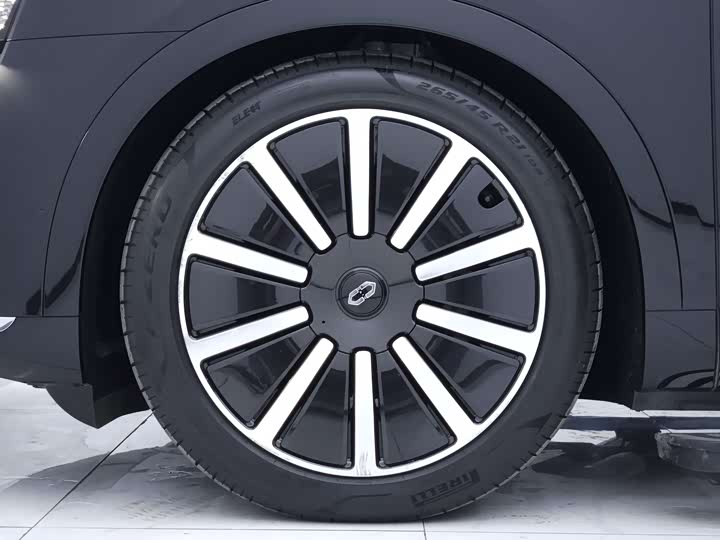 Aito M9 2025 2025款 增程 Max版 52kWh 6座版