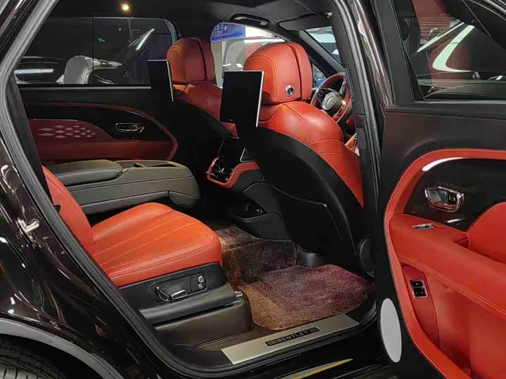 Bentley Bentayga 2023 2023款 4.0T V8 长轴距版