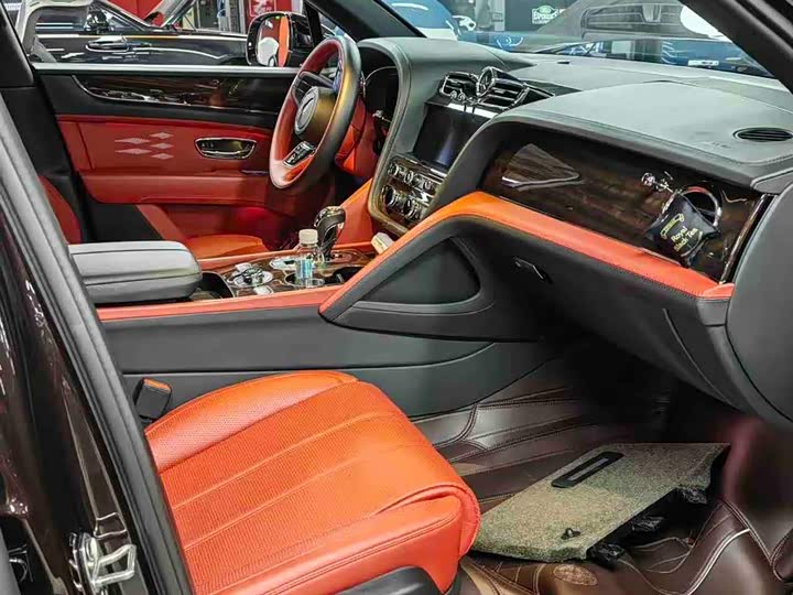 Bentley Bentayga 2023 2023款 4.0T V8 长轴距版