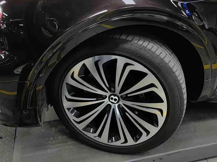 Bentley Bentayga 2023 2023款 4.0T V8 长轴距版
