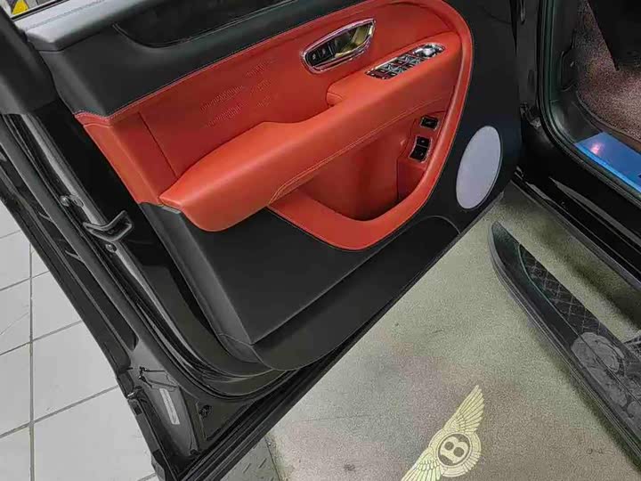 Bentley Bentayga 2023 2023款 4.0T V8 长轴距版