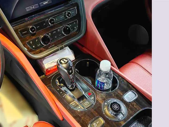 Bentley Bentayga 2023 2023款 4.0T V8 长轴距版