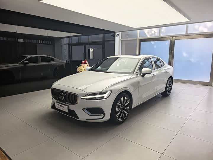 Volvo S60 2025 2025款 B4 智远豪华版