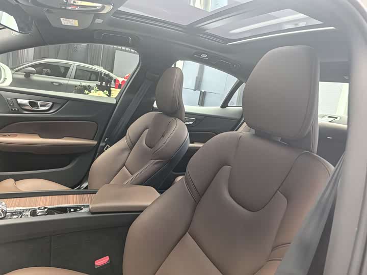 Volvo S60 2025 2025款 B4 智远豪华版