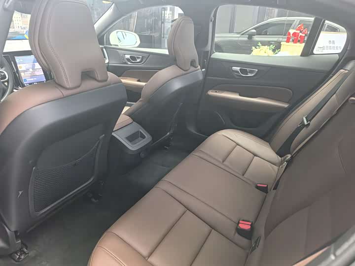 Volvo S60 2025 2025款 B4 智远豪华版