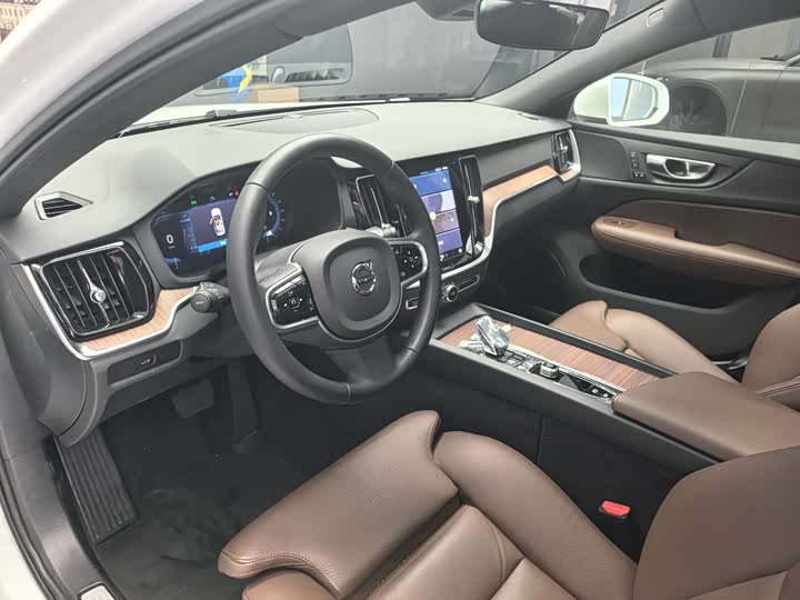 Volvo S60 2025 2025款 B4 智远豪华版