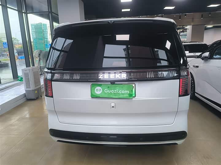 Zeekr 009 2024 2024款 七座过道版四驱 108kWh