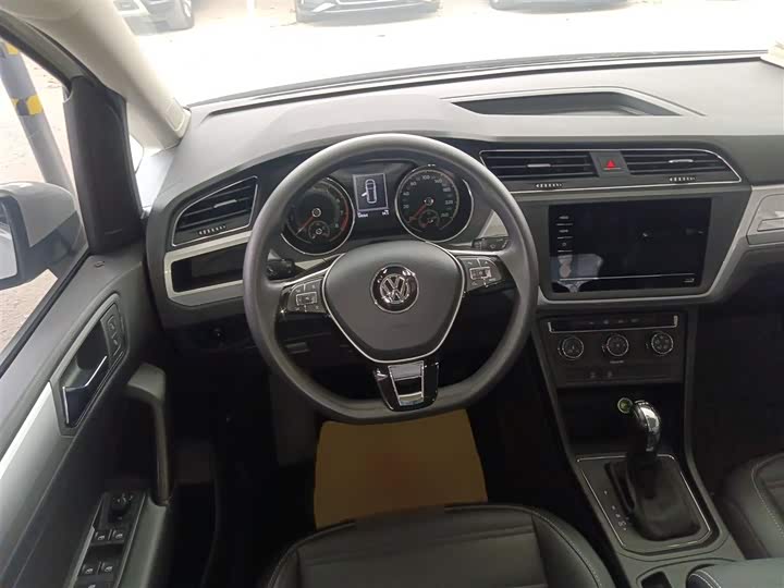 Volkswagen Touran L 2021 2021款 途安L 280TSI DSG风尚版 7座