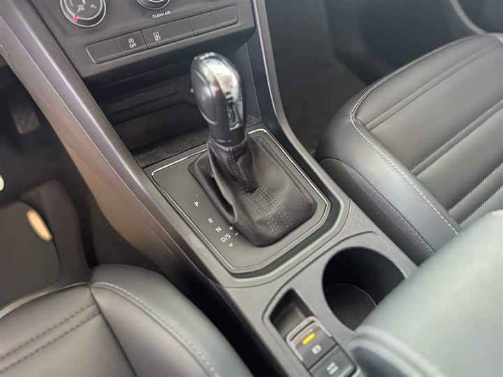 Volkswagen Touran L 2021 2021款 途安L 280TSI DSG风尚版 7座