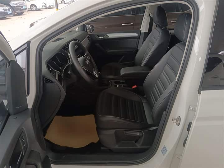 Volkswagen Touran L 2021 2021款 途安L 280TSI DSG风尚版 7座