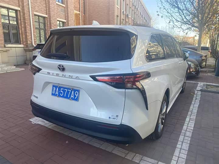 Toyota Sienna 2024 2024款 2.5L混动 舒适版