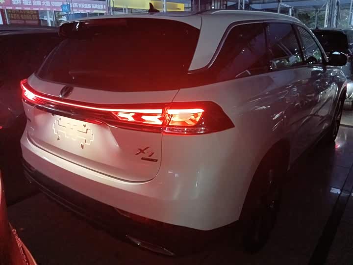 Changan X7 Plus 2024 2024款 1.5T 自动尊耀型 7座