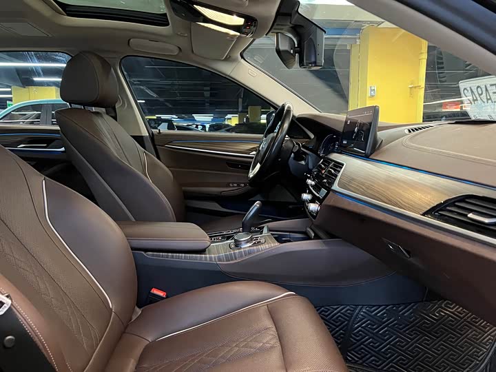 BMW 5 Series Hybrid 2022 2022款 改款二 535Le 豪华套装