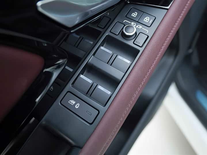Land Rover Range Rover Evoque L Hybrid 2023 2023款 极光L P300e 插电式电动混合版